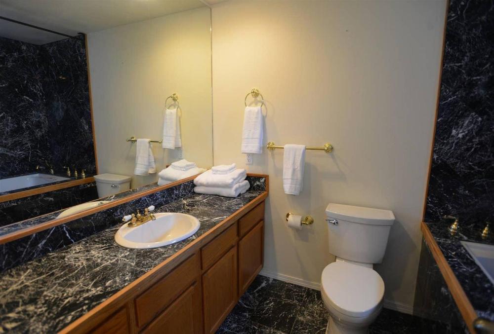 Downtown Lakeview Villa Townhome by Casago McCall - Donerightmanagement